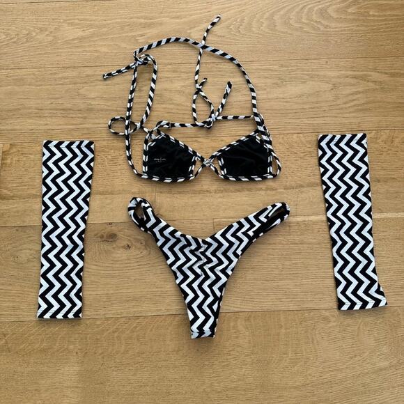 Aguaviva Swim Chevron Stripe Bikini with Matching Arm Sleeves - Picture 7 of 9